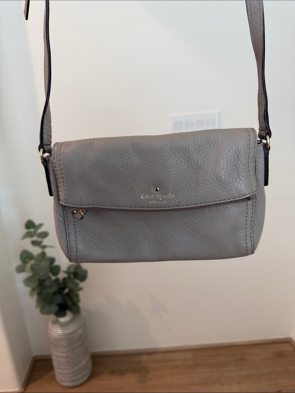 kate spade gray pebble leather crossbody with gold hardware